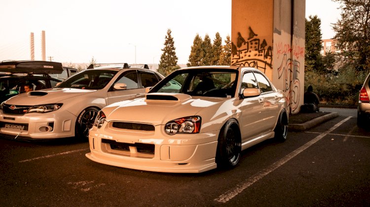 A picture of 2 white Subaru imprezza's