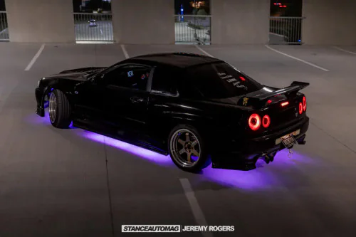 Liberty Walks Black Nissan Skyline GT R34
