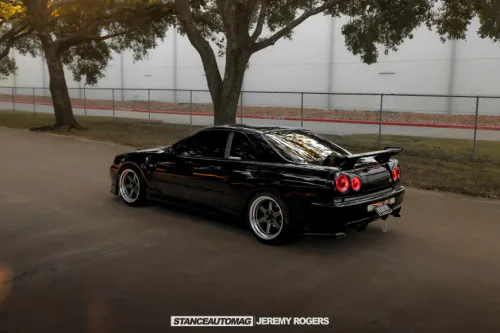 Liberty Walks Black Nissan Skyline GT R34