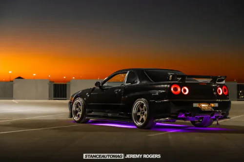 Liberty Walks Black Nissan Skyline GT R34