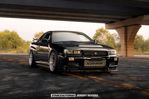 Liberty Walks Black Nissan Skyline GT R34