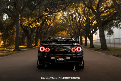 Liberty Walks Black Nissan Skyline GT R34