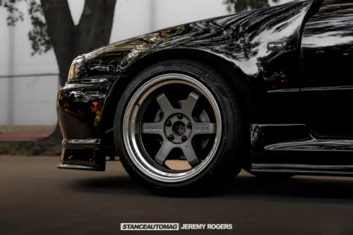 Liberty Walks Black Nissan Skyline GT R34