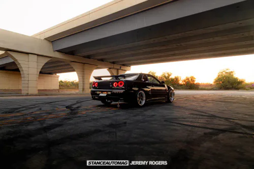 Liberty Walks Black Nissan Skyline GT R34