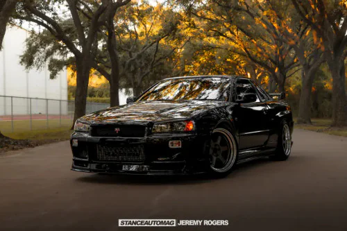 Liberty Walks Black Nissan Skyline GT R34
