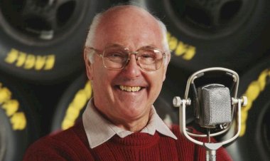 Murray Walker: Formula 1 broadcasting legend dies at 97