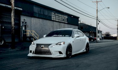 José Velázquez  - 2016 RWD Lexus Is200 t F-Sport 