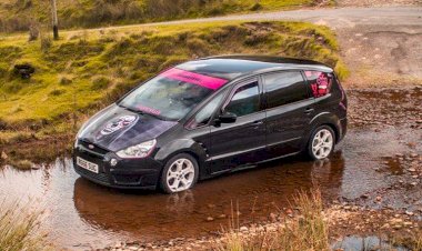 Laura Bostock  2007 Ford s-max