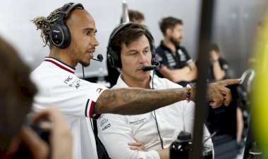 Toto Wolf Says Lewis Hamilton Is Not "begging" For A New Contract