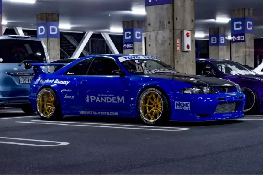 Nissan skyline gtr33 featured on stance auto magazine from Japan