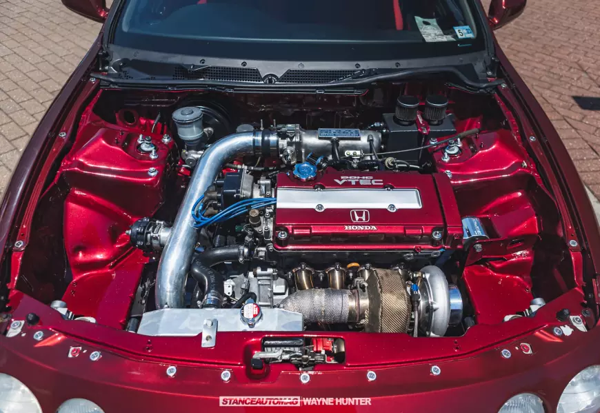 Honda VTEC engine in a painted engine bay shot by stance auto magazine photographers
