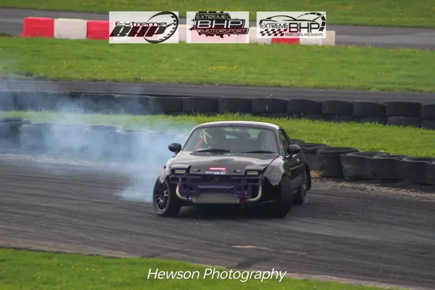1994 Eunos Roadster drifting at the 3 sisters race track