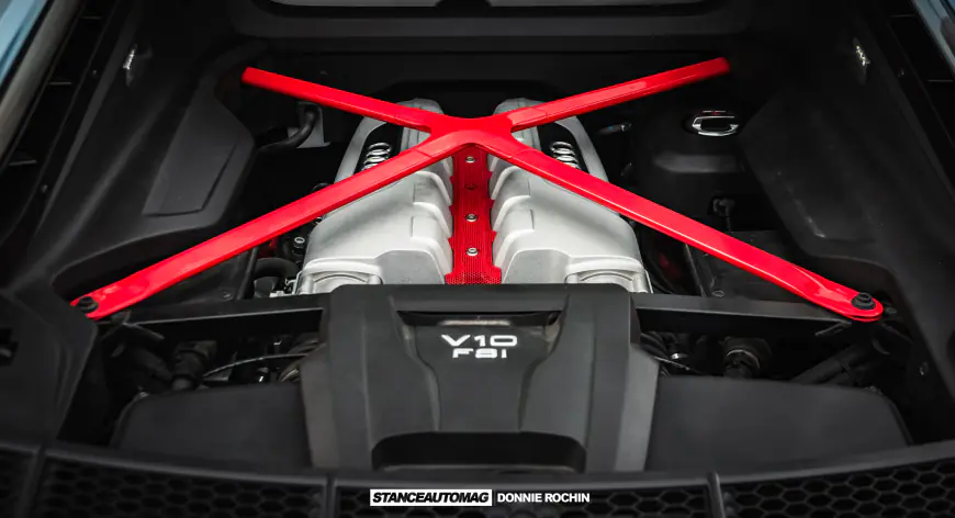 Bagged Audi R8 engine bay