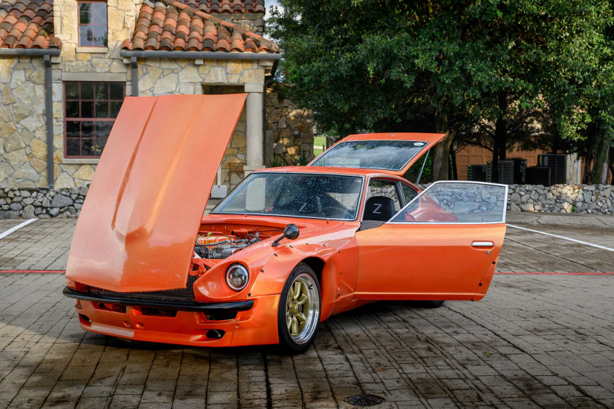 Modified 1971 Datsun 240Z with Triple Weber Carbs