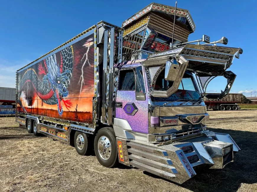 Dekotora style truck