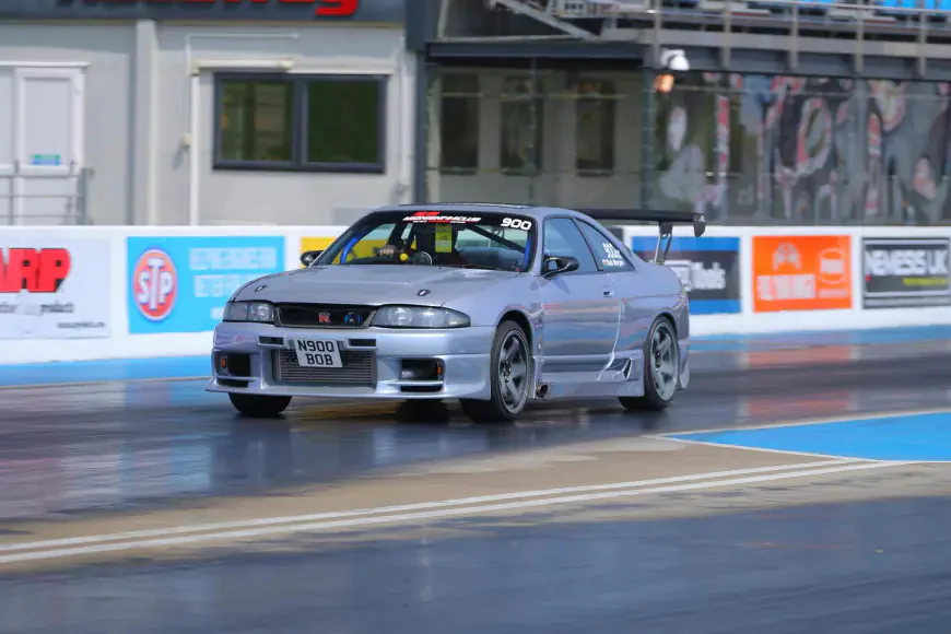 nissan skyline r33