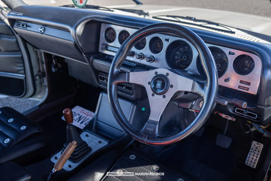 1974 Nissan Skyline GT-R Tribute Kenmeri L20 Triple Mikuni Build interior