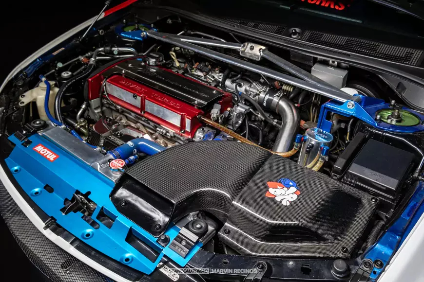 Mitsubishi evo engine bay
