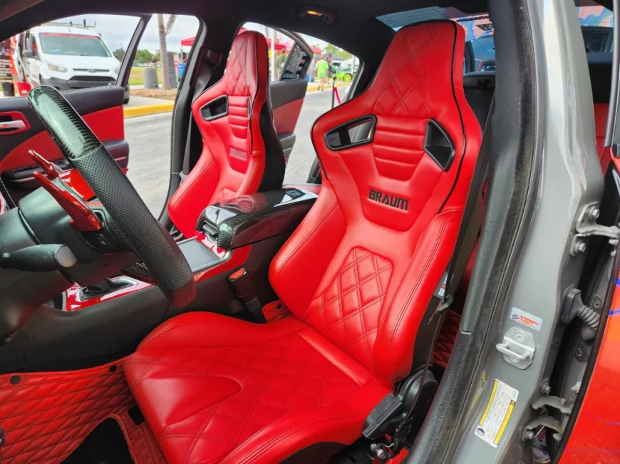 2019 Dodge Charger Scat Pack: interior