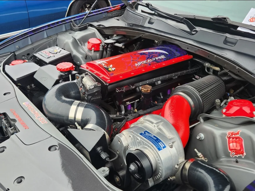 2019 Dodge Charger Scat Pack: engine bay